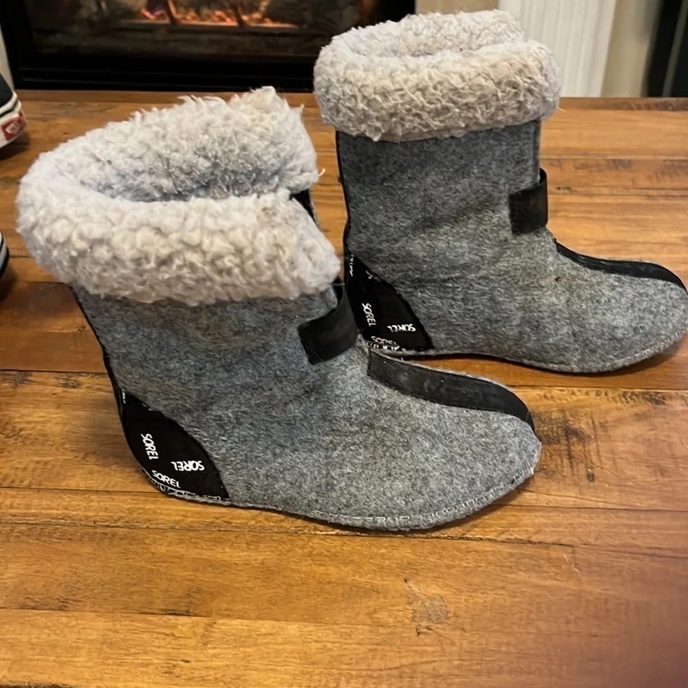 SOREL waterproof boots, size 11 (child), blue, in good condition